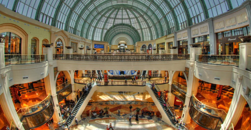 Внутренний интерьер The Mall of Emirates